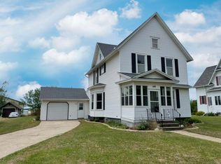 109 White St N, Comfrey, MN 56019