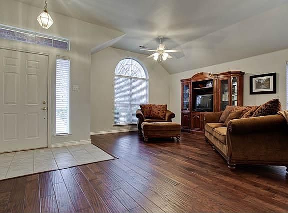 2nd image of 3811 Barrington Dr