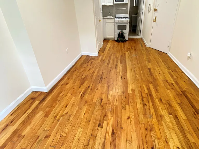 324 E 6th St #1 — Photo 4