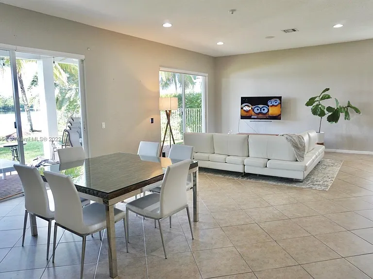 878 Lavender Cir — Photo 10
