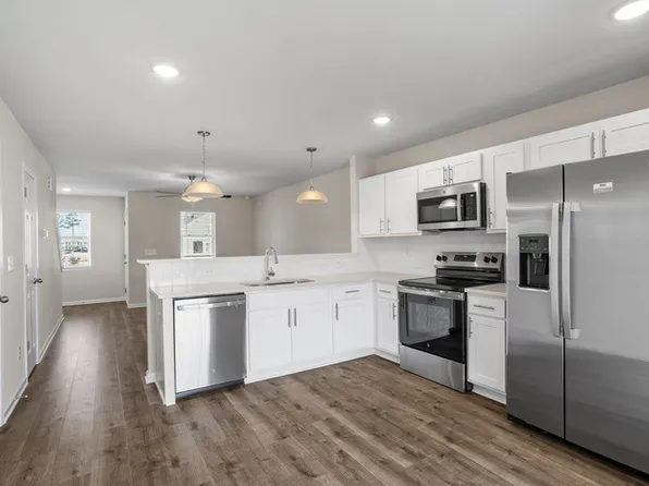 1005 Peony Ln, Youngsville, NC 27596