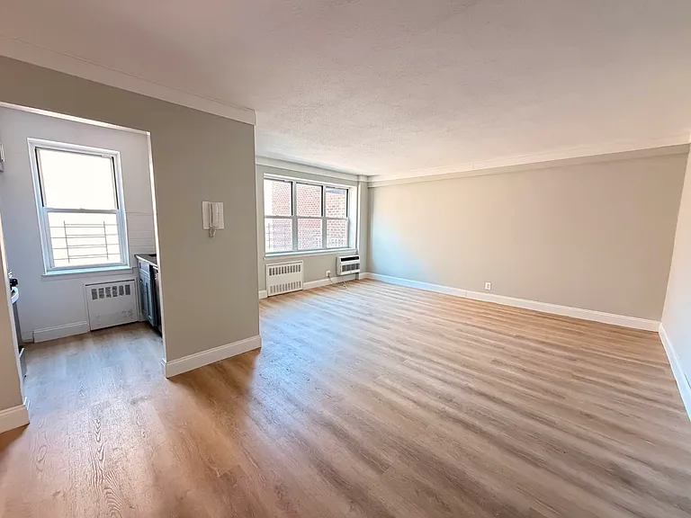 83-60 118th St #6M — Photo 1