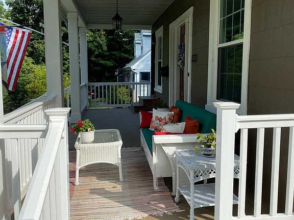 5th image of 120 Rosewood Ave