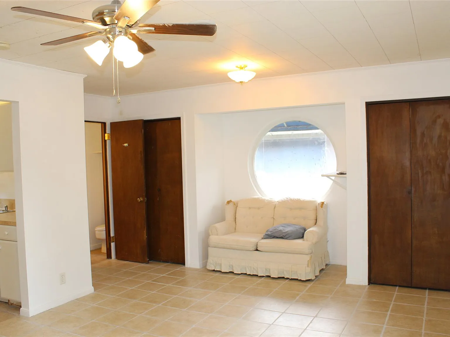 1 bed, 1.5 bath, 800 sqft, $1,200 — Photo 3