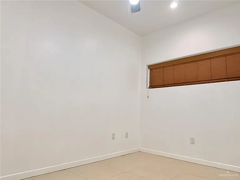813 Travis St #207 — Photo 20