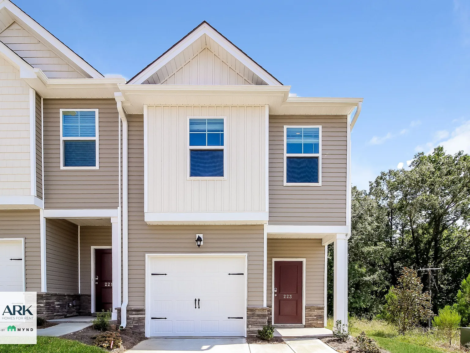 3 bed, 2.0 bath, 1482 sqft, $1,827 — Photo 1