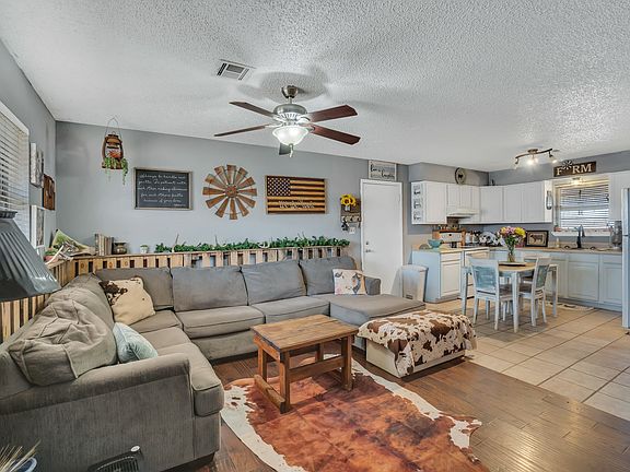 5th image of 409 Hoover Cir