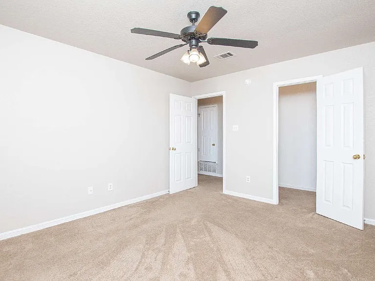 402 Deloris Dr — Photo 14