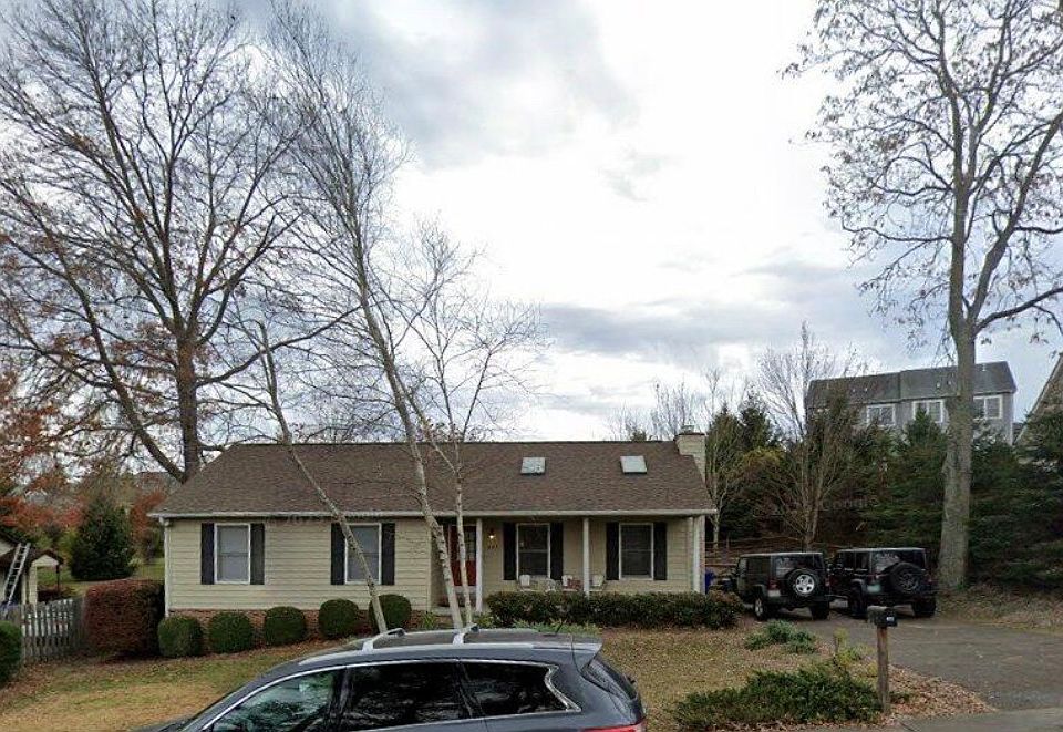1st image of 405 Willard Dr