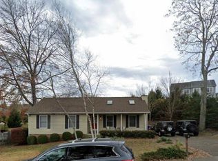 405 Willard Dr, Blacksburg, VA 24060