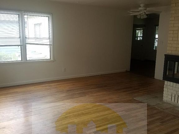 2nd image of 601 N Riverview Dr