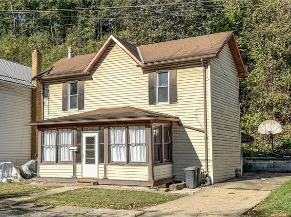 597 Market St, Leechburg, PA 15656