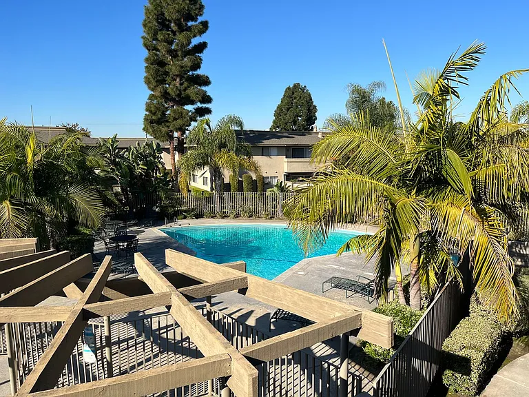 Westgate Villa Apartments — Photo 18