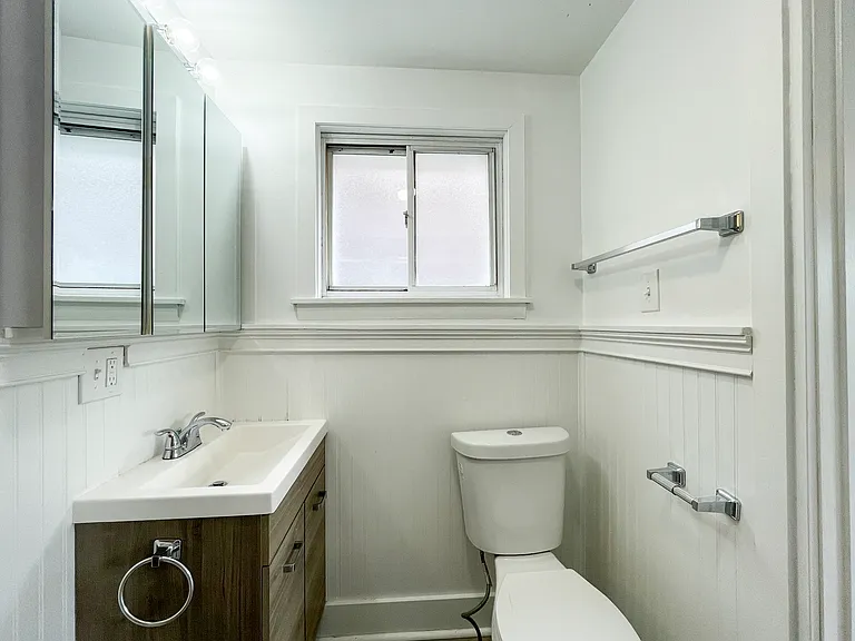 5735 Hobart St #4 — Photo 13