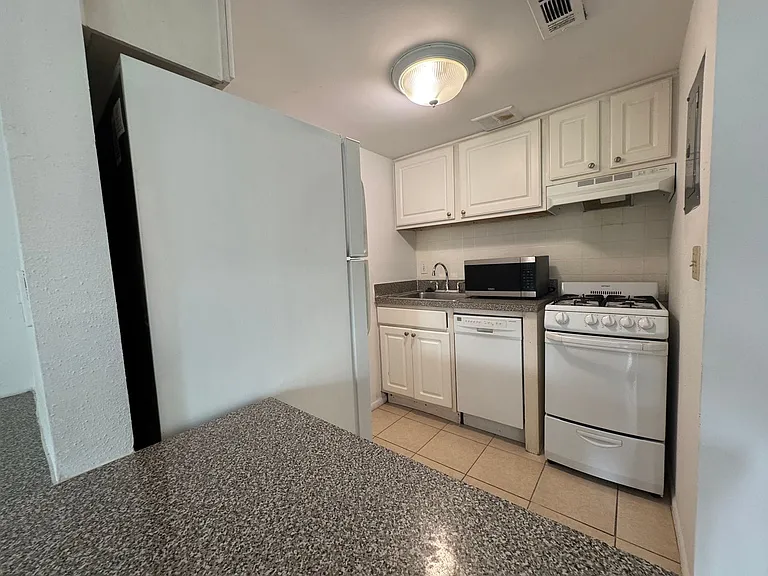 139 Oyster Bay Cir #130 — Photo 26