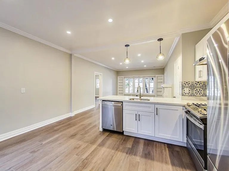295 Macarthur Blvd #B — Photo 2
