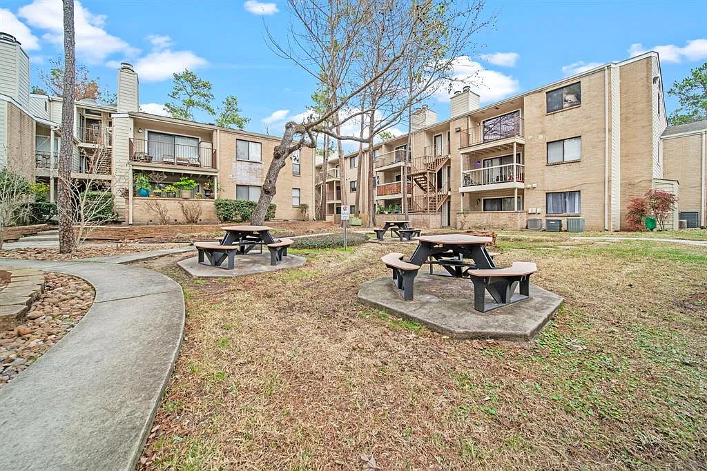 2 bed, 1106 sqft, $1,440 — Photo 2