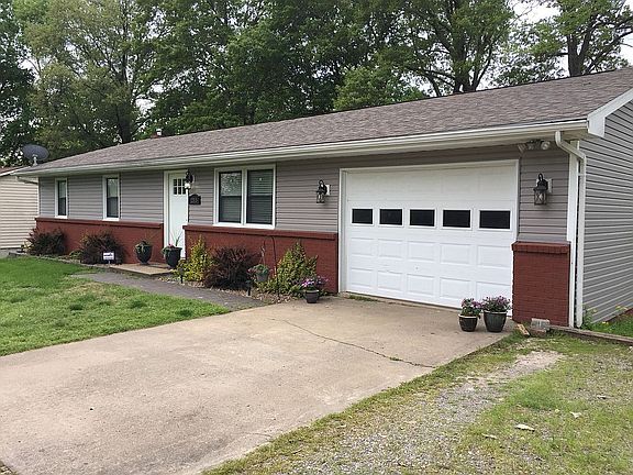 2nd image of 215 Greenbrier Dr