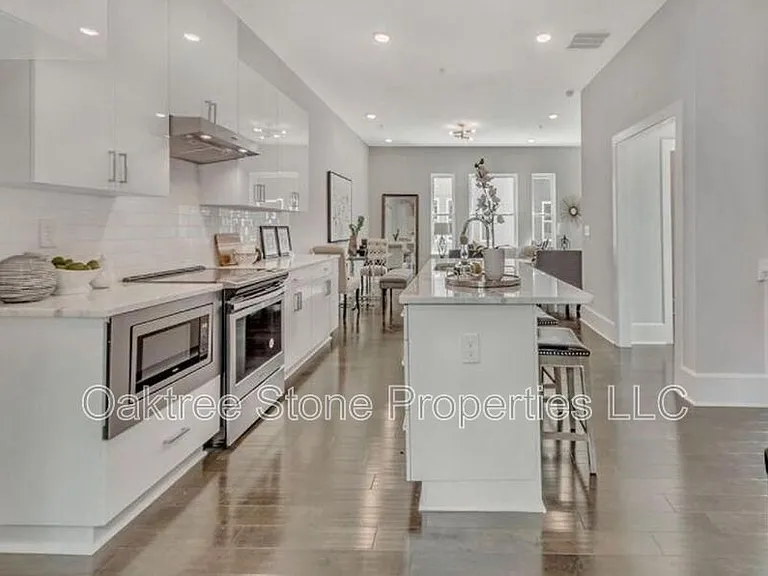 456 Parkway Dr #6 — Photo 4