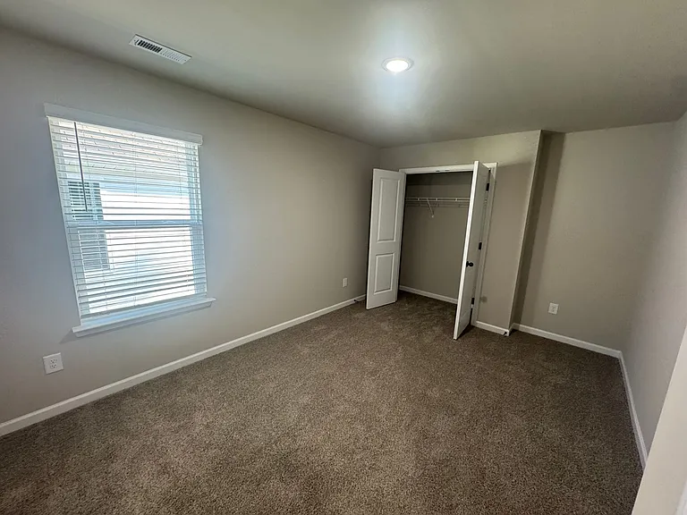 2128 Clapham Ct — Photo 14