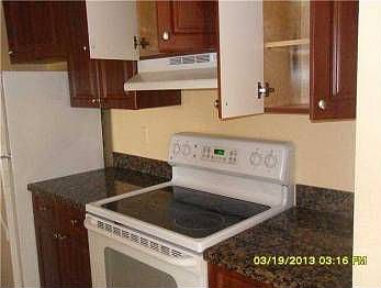 3rd image of 9955 Twin Lakes Dr