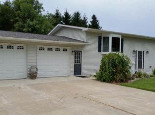 502 S 4th St, Fairbank, IA 50629