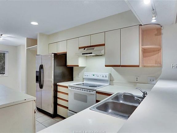 3rd image of 50 Yacht Cove Dr
