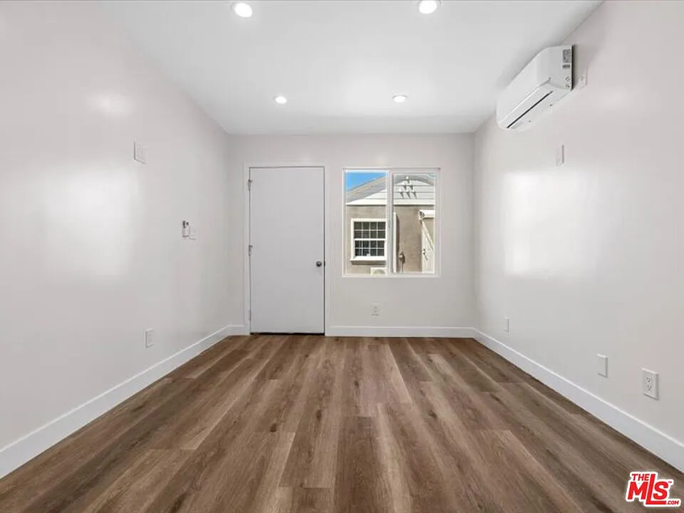 1 bed, 1.0 bath, $2,499 — Photo 4