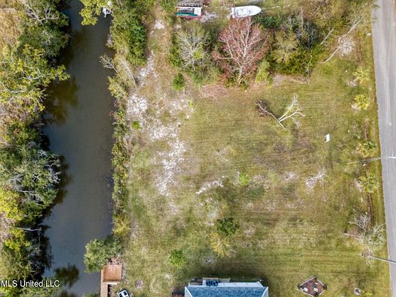 4th image of 3528 Suzanne Dr