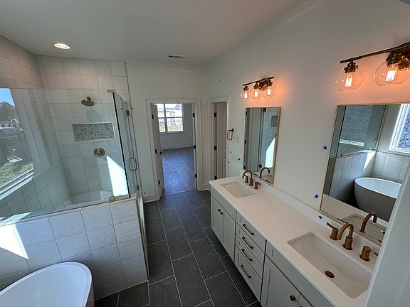 3rd image of 3314 Sassafras Ln
