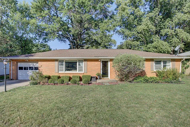 1915 Bellamy Dr photo 1
