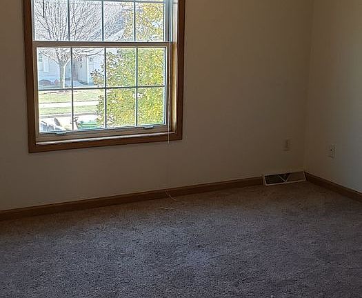 5th image of 2655 Wisconsin St