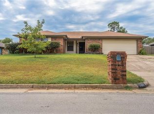 200 NE Timber Ridge Dr, Burleson, TX 76028