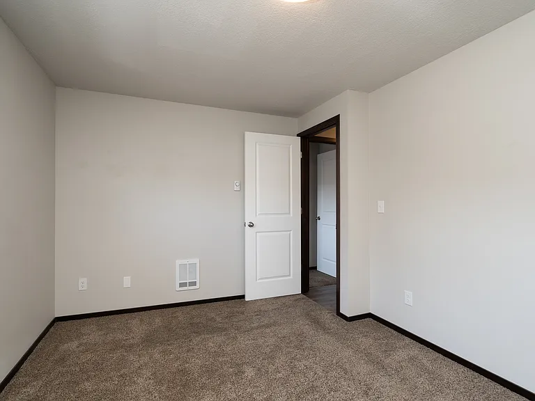 Sunset West Apartments — Photo 7
