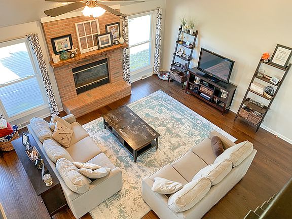 5th image of 1301 Worthington Pl