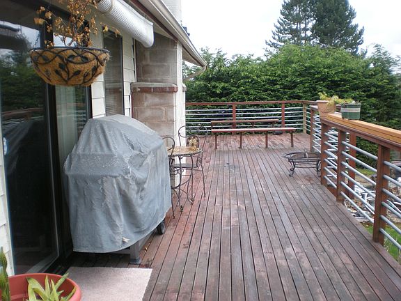 Sun All Day Private Deck Great For Entertaining