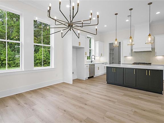 3rd image of 400 Cottonwood Creek Ln