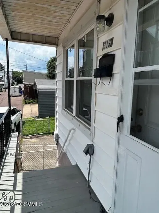 319 W Butternut St — Photo 4