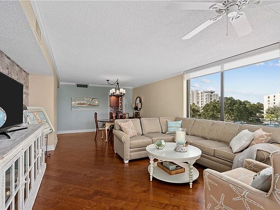 3rd image of 220 Belleview Blvd APT 309
