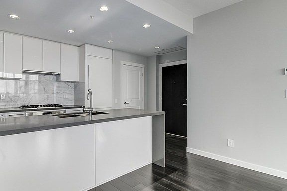 4th image of 5628 Birney Ave #806