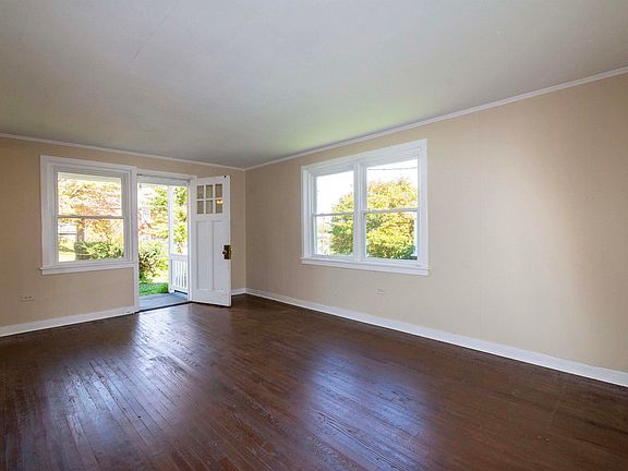 4th image of 194 Morton St