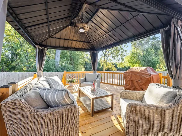 325 Bluff Dr, Lowell, AR 72745