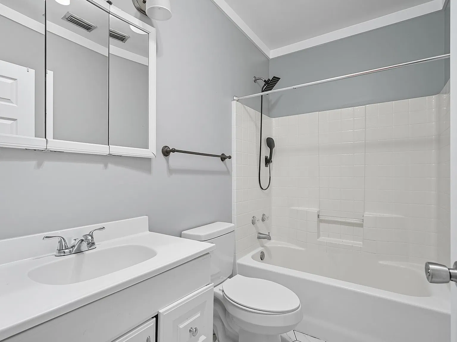 3 bed, 1330 sqft, $2,000 — Photo 3