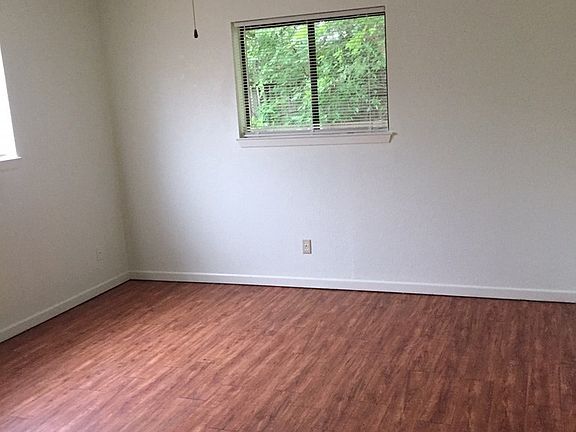 5th image of 803 Laura Belle Dr
