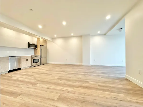 270 Sullivan Place 5D image 3 of 10