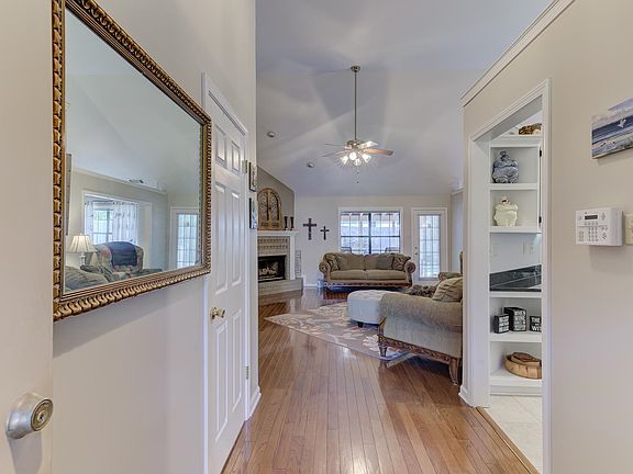 3rd image of 1056 Welchshire Pl