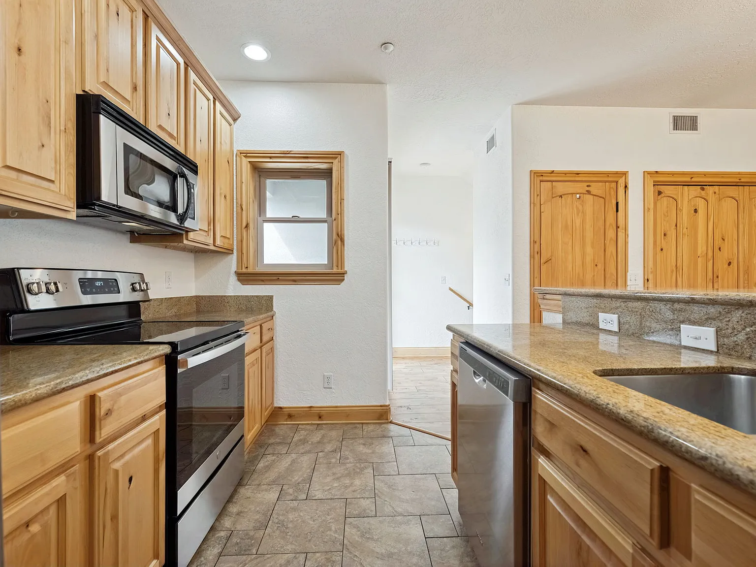 2855 Main Ave — Photo 2