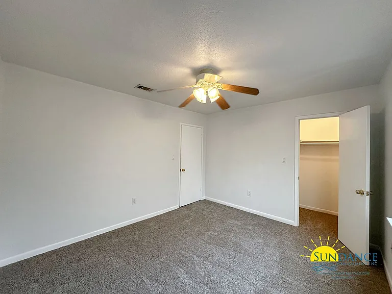 308 Woodrow St E #D — Photo 9