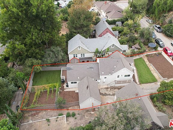 2nd image of 2626 Crestmoore Pl