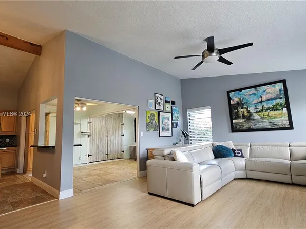 4245 Willow Pond Cir, West Palm Beach, FL 33417